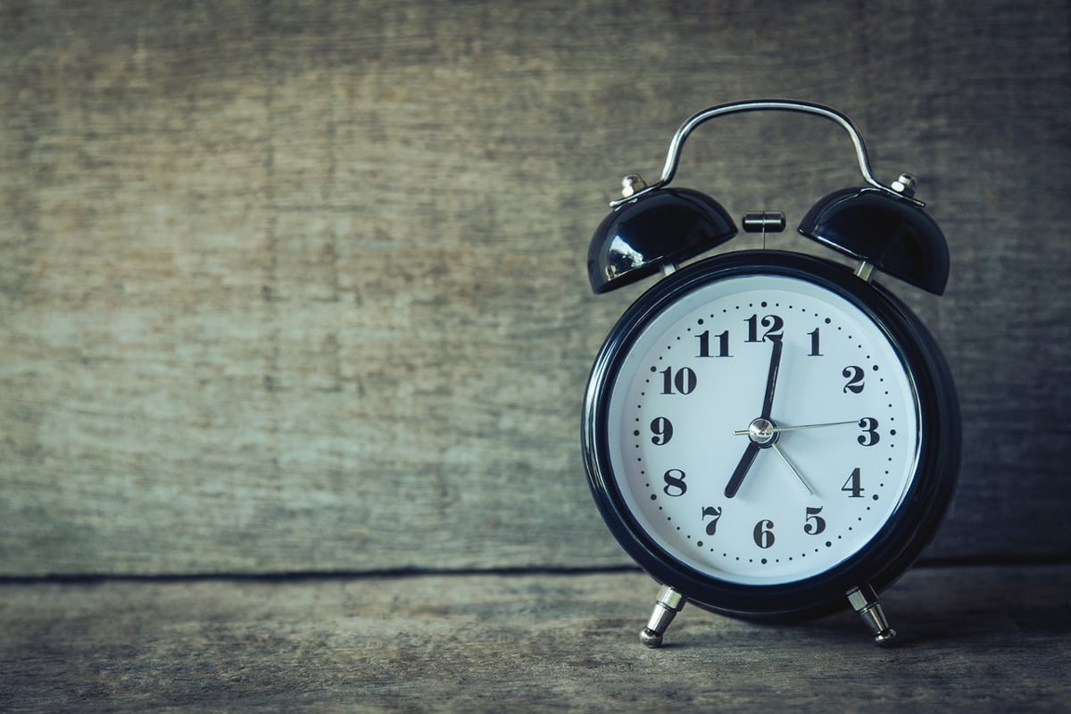 Analog alarm clock